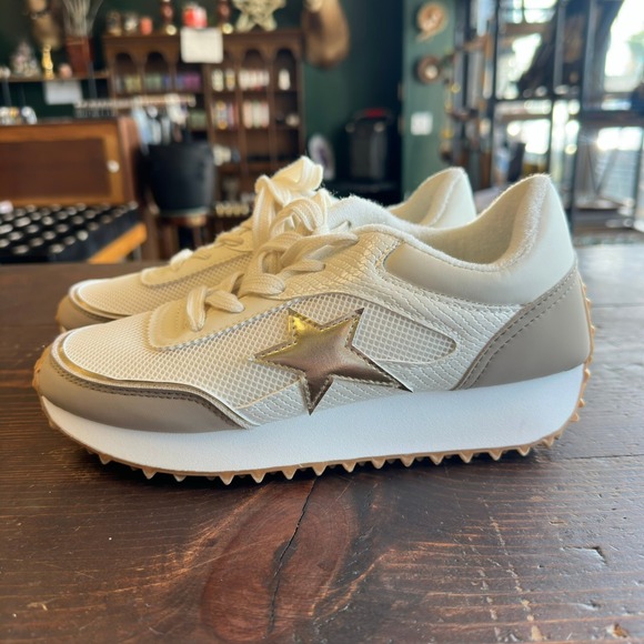 Vintage Havana Shoes - Vintage Havana Gadol Sneakers Womens 7 Cream Gold Star Platform Mesh Lace Up